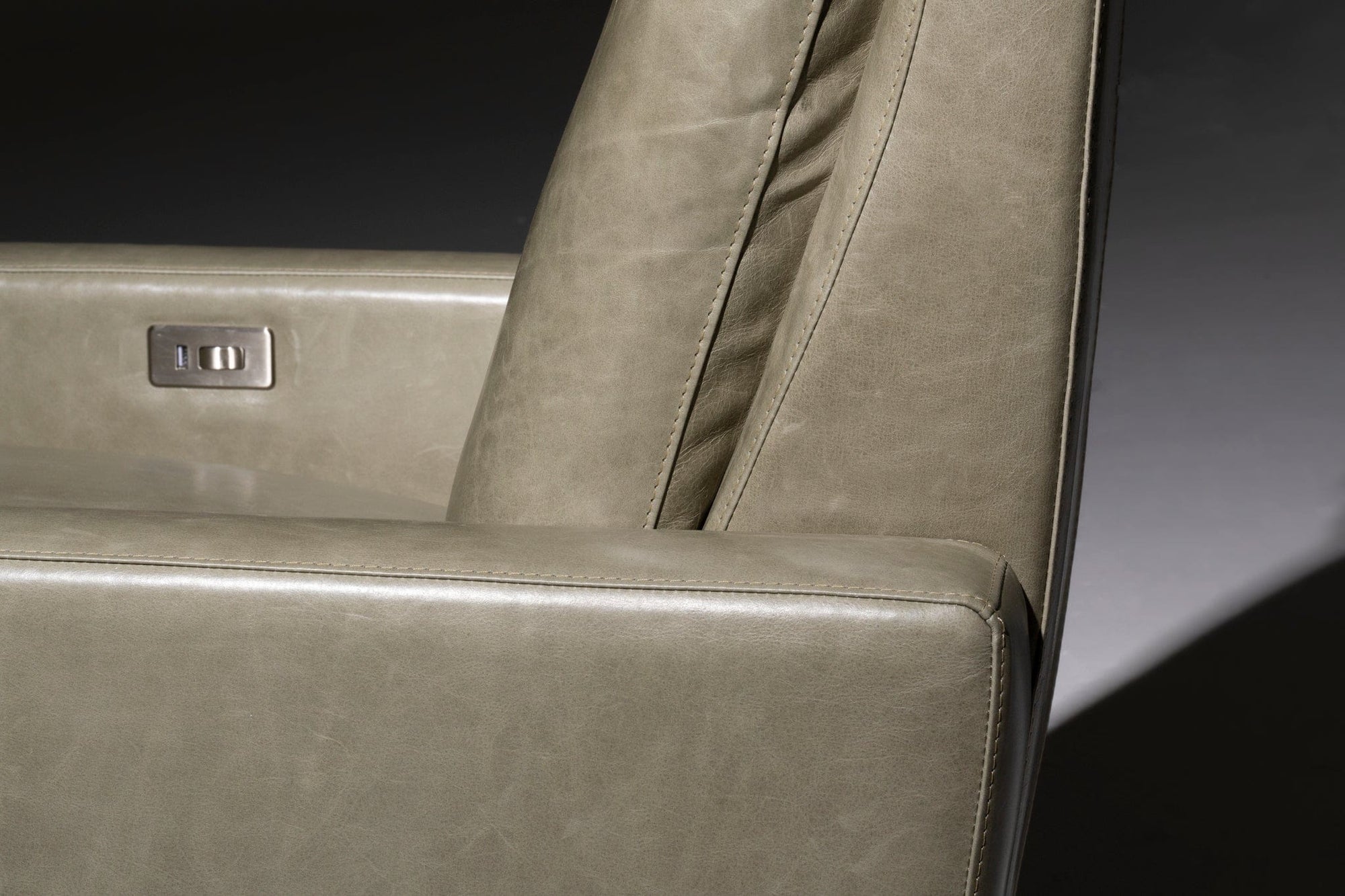 American Leather Cumulus Comfort Air Echo Recliner